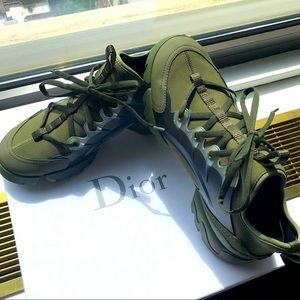 Perfect for the fall very rare color sneakers.